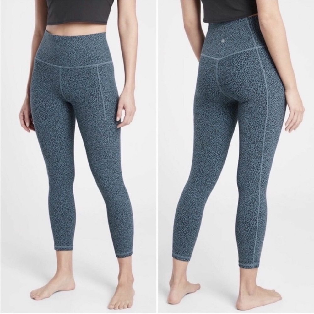 ATHLETA Salutation Stash II Textured Tight Blue Animal Print M Compressive Soft